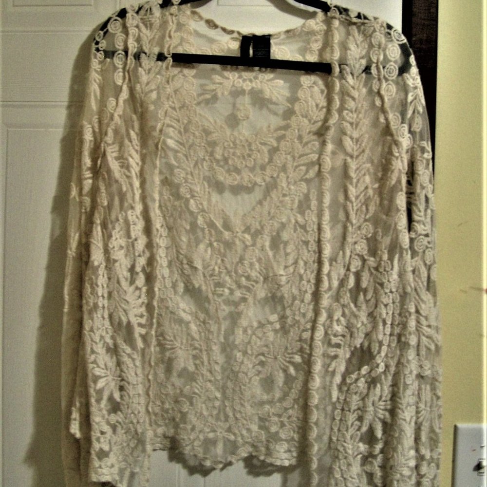 CREAM LACE CARTIGAN M